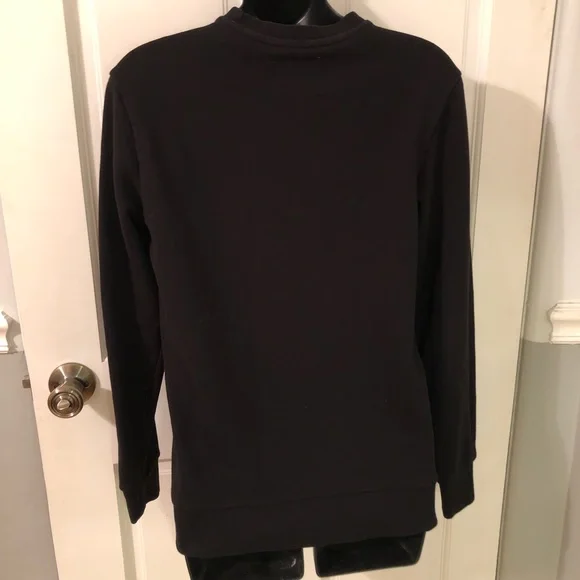 Guess women’s crew neck sweatshirt size xs. - Picture 2 of 3